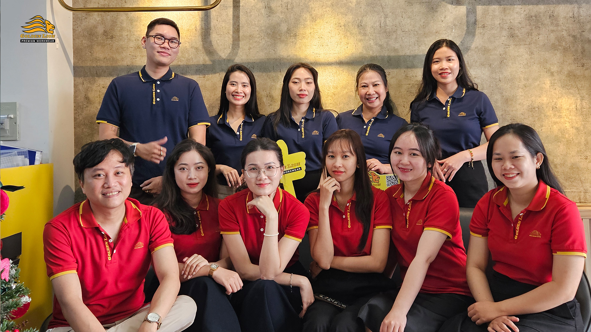 Đồng phục nhân viên bán hàng showroom giúp giữ hình ảnh chuyên nghiệp