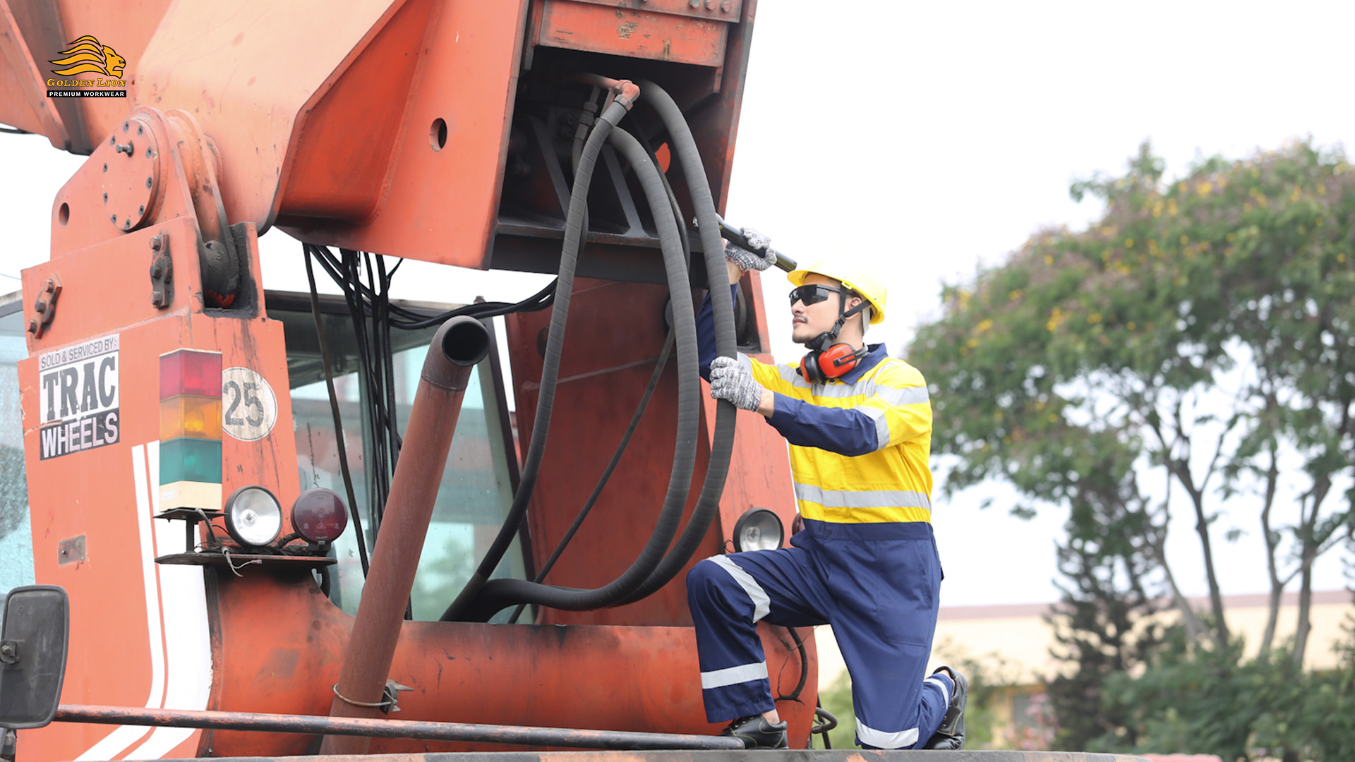 Đồng phục logistics kho vận phù hợp với vận động và cường độ sử dụng cao